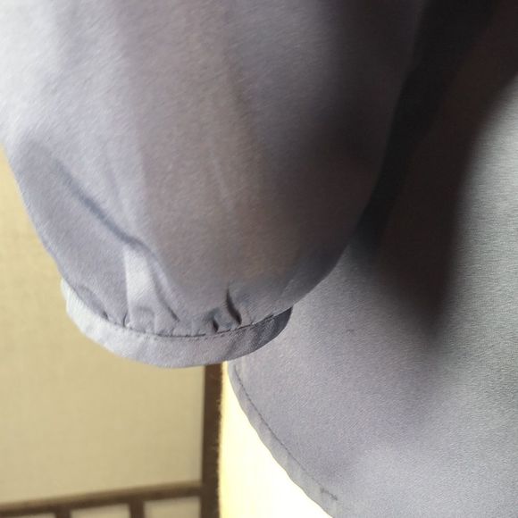 Banana Republic XS petite blouse moody greyish blue triangular peephole neckline - Picture 8 of 16